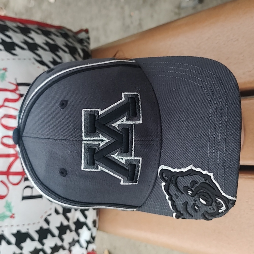 Top of the World Minnesota Golden Gophers Embroidered Fitted Hat Cap Gray Black